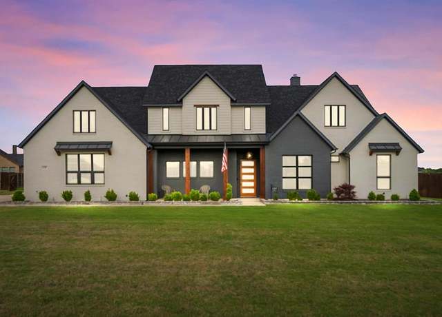 Property at 125 Homestead Ln, Waxahachie, TX 75165, 4 beds, 3 baths