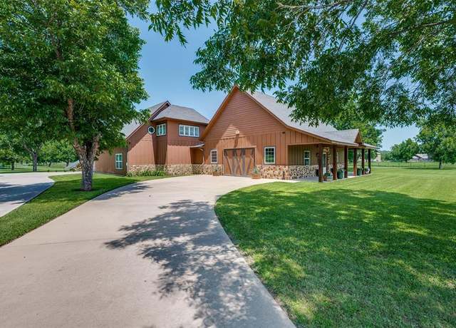 Property at 1922 Burkett Ct, Cleburne, TX 76033, 4 beds, 3 baths
