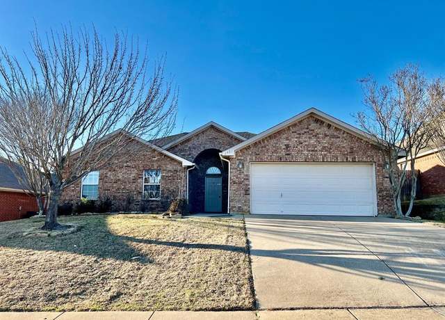 Property at 2436 Castle Pines Dr, Burleson, TX 76028, 3 beds, 2 baths