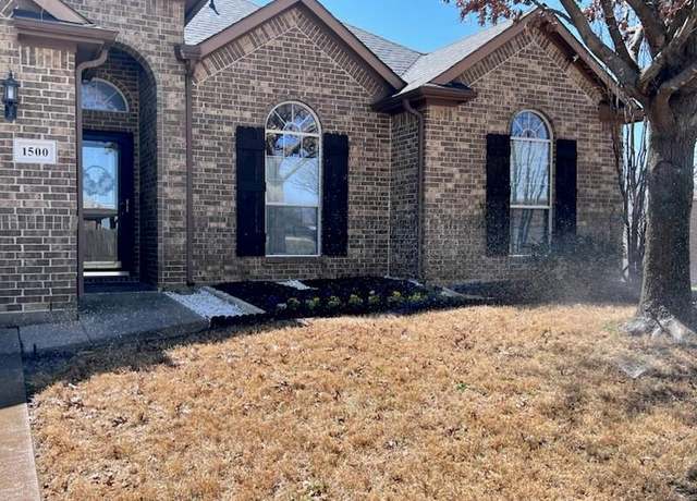 Property at 1500 Park Crest Dr, Crowley, TX 76036, 4 beds, 2 baths