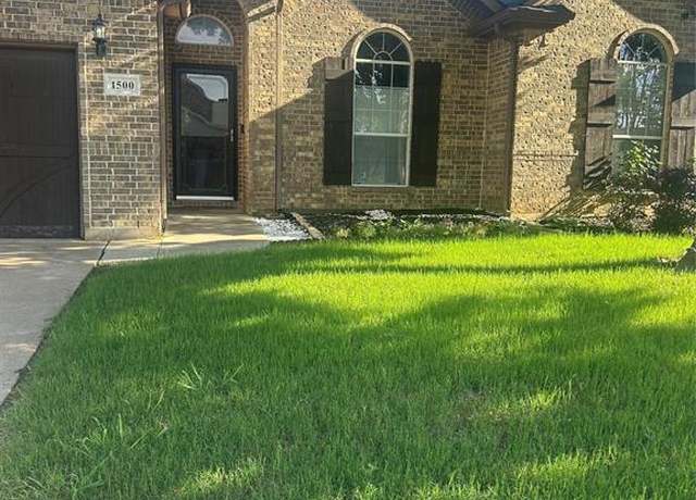 Property at 1500 Park Crest Dr, Crowley, TX 76036, 4 beds, 2 baths