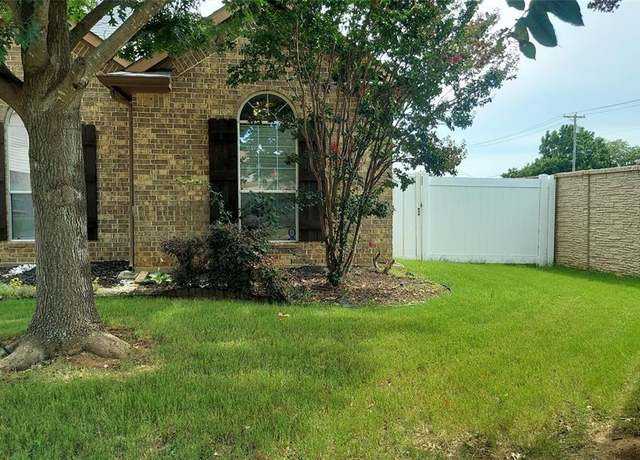 Property at 1500 Park Crest Dr, Crowley, TX 76036, 4 beds, 2 baths
