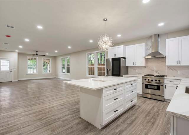 Property at 518 S Cockrell Hill Rd, Cockrell Hill, TX 75211, 3 beds, 2 baths