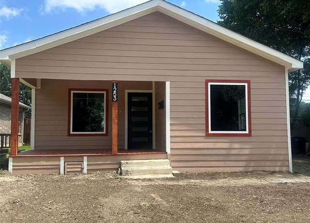 Property at 1253 E Arlington Ave, Fort Worth, TX 76104, 4 beds, 2.5 baths