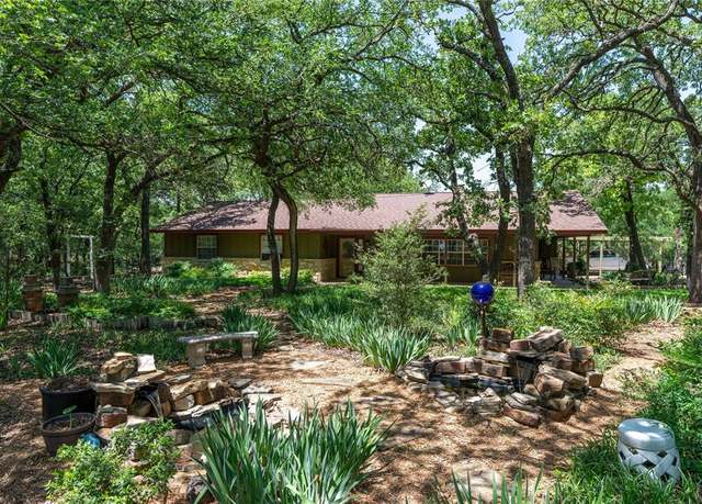 Property at 226 Highland Dr, Decatur, TX 76234, 3 beds, 2 baths