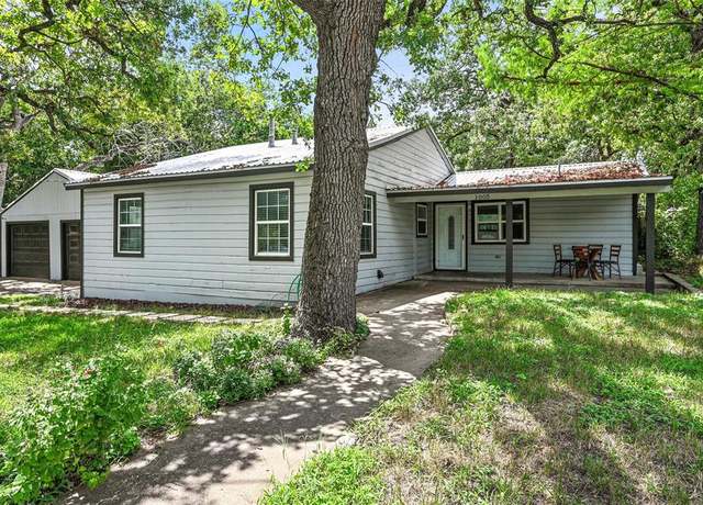 Property at 1005 W Water St, Weatherford, TX 76086, 3 beds, 2 baths