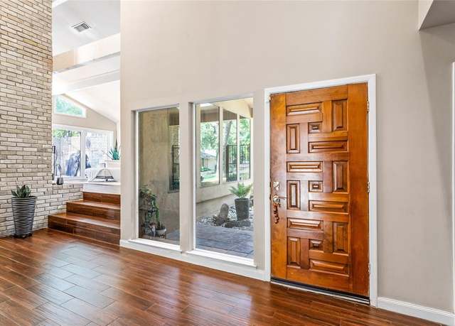 Property at 2304 Oak Forest Ct, Arlington, TX 76012, 3 beds, 2.5 baths
