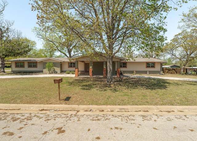 Property at 1915 Crestridge St, Stephenville, TX 76401, 3 beds, 2 baths