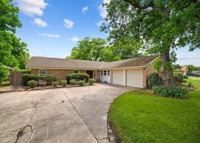 Property at 9005 Mahan Dr, Benbrook, TX 76116, 4 beds, 2 baths