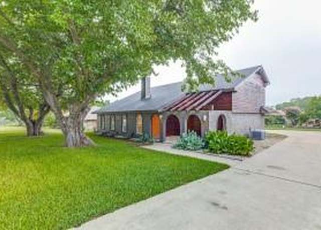 Property at 7640 Skylake Dr, Fort Worth, TX 76179, 3 beds, 2.5 baths