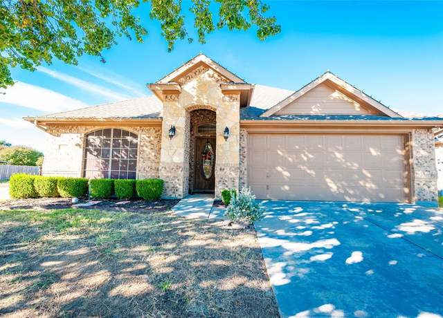 Property at 143 Valley Ranch Dr, Waxahachie, TX 75165, 3 beds, 2.5 baths