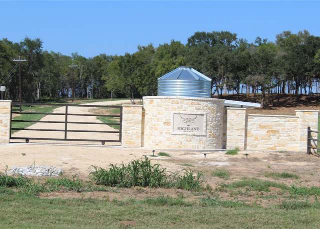 Property at 165 Highland Dr, Cameron, TX 76520