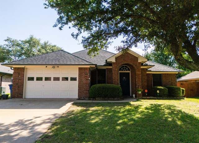 Property at 809 Oak Dr, Ennis, TX 75119, 3 beds, 2 baths