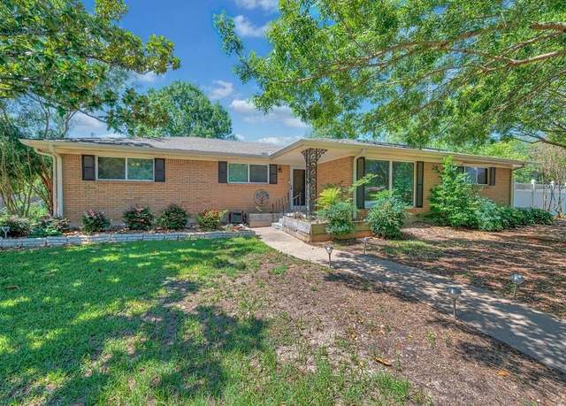 Property at 1732 Hilltop Dr, Waco, TX 76710, 4 beds, 3 baths