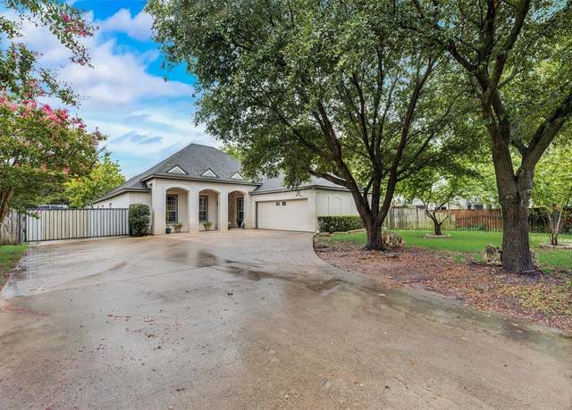 Property at 2704 Aspen Dr, Dallas, TX 75227, 4 beds, 2.5 baths