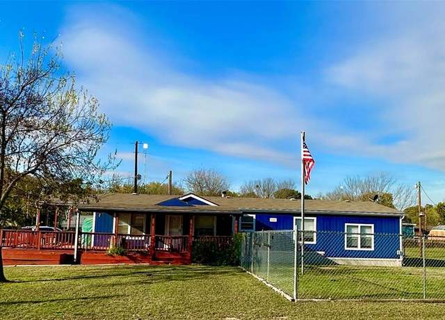 Property at 109 Park Ln, Gainesville, TX 76240, 3 beds, 2 baths