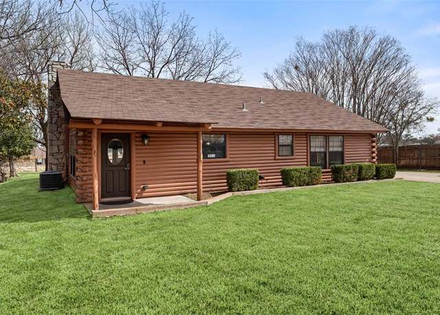 Property at 635 E Bridge St, Granbury, TX 76048, 3 beds, 3 baths