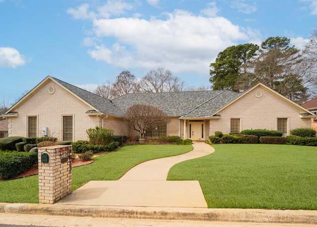 Property at 807 Vicksburg Ct, Longview, TX 75601, 3 beds, 2.5 baths