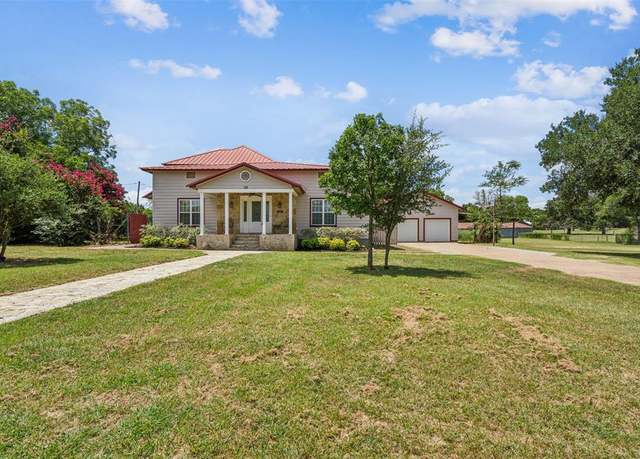 Property at 836 E Reynosa Ave, De Leon, TX 76444, 5 beds, 2.5 baths