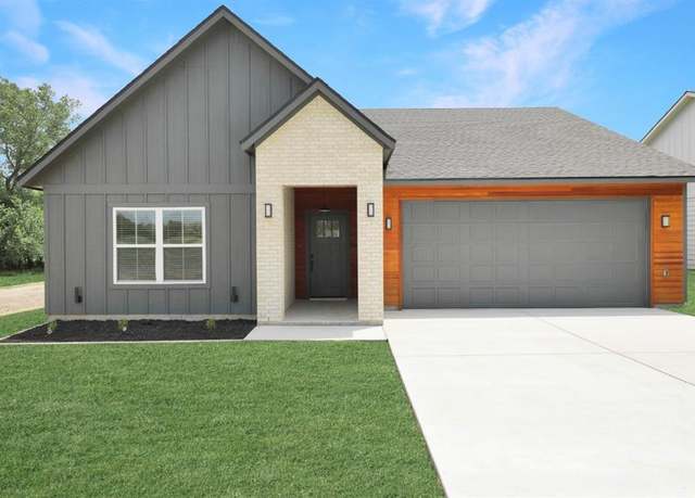 Property at 909 Maple St, Farmersville, TX 75442, 3 beds, 2 baths