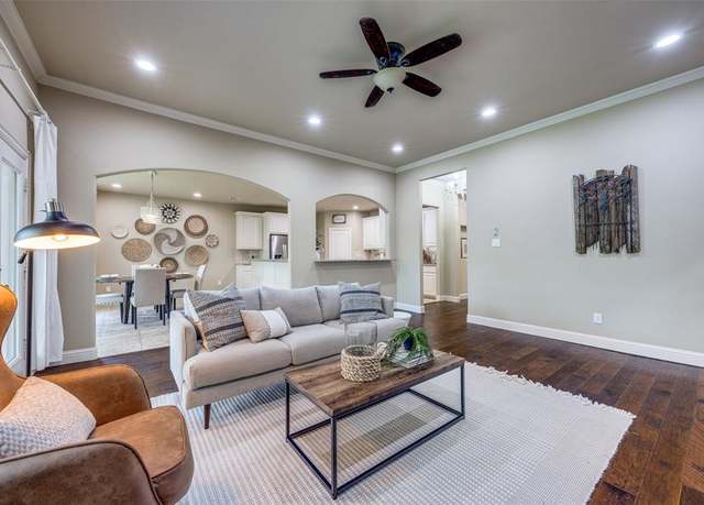 Property at 3331 Preston Club Dr, Sherman, TX 75092, 3 beds, 2 baths
