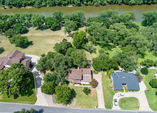 Property at 9304 Bellechase Rd, Granbury, TX 76049, 4 beds, 3 baths
