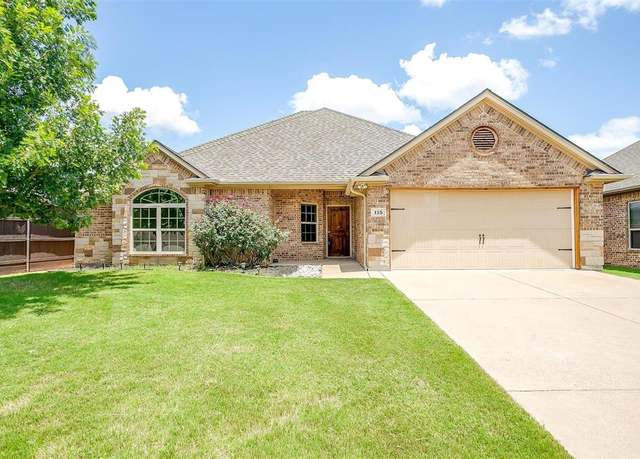 Property at 115 Donna Cir, Granbury, TX 76049, 4 beds, 2 baths