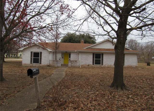 Property at 1516 E Mclennan Ave, Mart, TX 76664, 4 beds, 2 baths