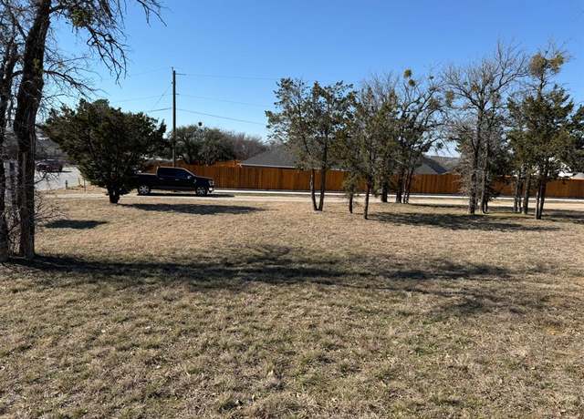 Property at 911 Pine Tree Ct, Graham, TX 76450