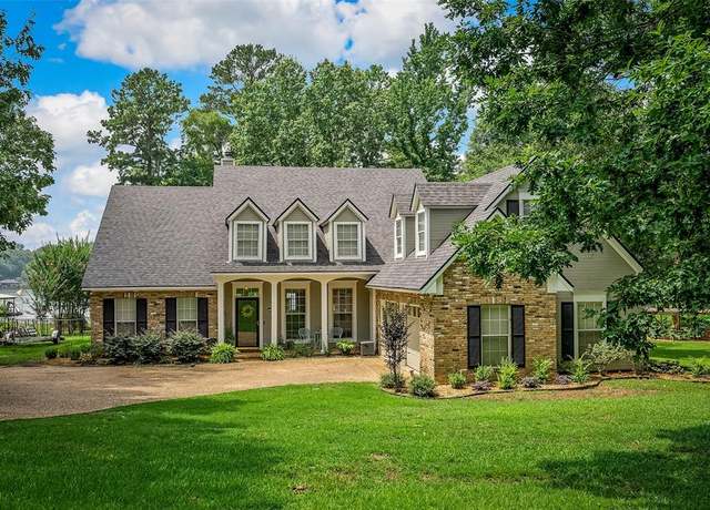 Property at 1987 Woodlake Dr, Benton, LA 71006, 3 beds, 2.5 baths
