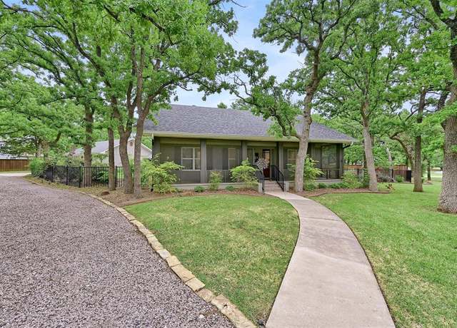 Property at 122 Santa Fe Trl, Gainesville, TX 76240, 3 beds, 2 baths