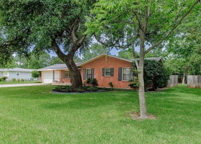 Property at 421 Bellaire Dr, Woodway, TX 76712, 3 beds, 2 baths