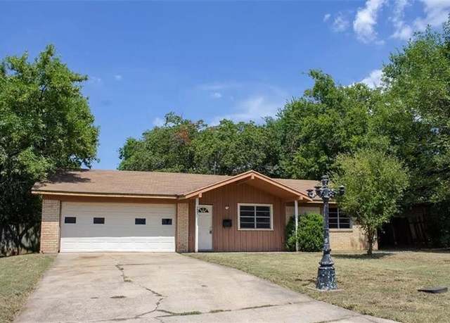 Property at 125 Royal Dr, Marlin, TX 76661, 3 beds, 2 baths