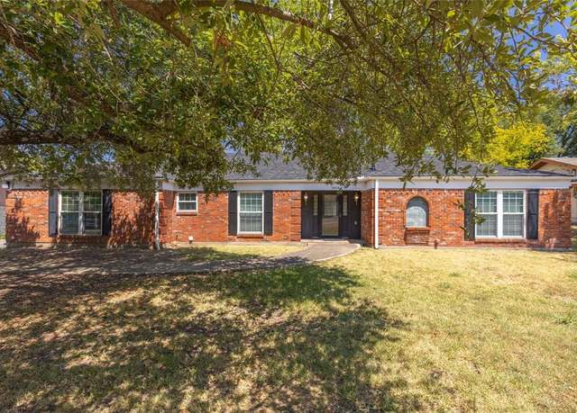 Property at 2304 Royal Ln, Greenville, TX 75402, 4 beds, 3 baths