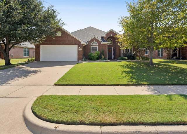 Property at 770 Little Ridge Ct, Burleson, TX 76028, 4 beds, 3 baths