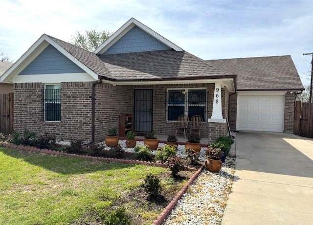 Property at 968 E Allen Ave, Fort Worth, TX 76104, 3 beds, 2 baths