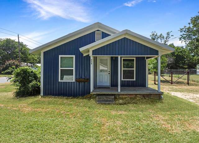 Property at 624 S Rusk St, De Leon, TX 76444, 3 beds, 2 baths