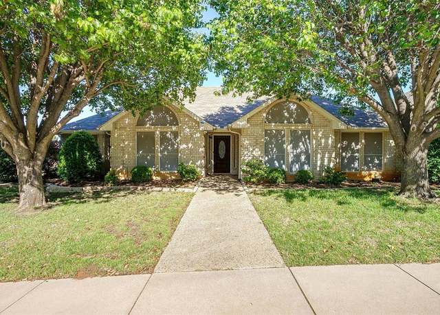 Property at 6011 Castle Creek Rd, Arlington, TX 76017, 3 beds, 2.5 baths