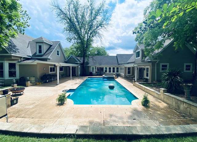 Property at 501 N Austin St, Comanche, TX 76442, 5 beds, 5 baths