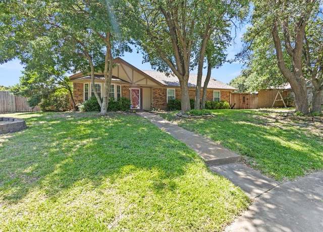 Property at 800 Katherine Ct, Cedar Hill, TX 75104, 3 beds, 2 baths