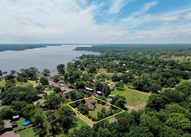 Property at 104 W Bayside Dr, Mabank, TX 75156, 3 beds, 2 baths