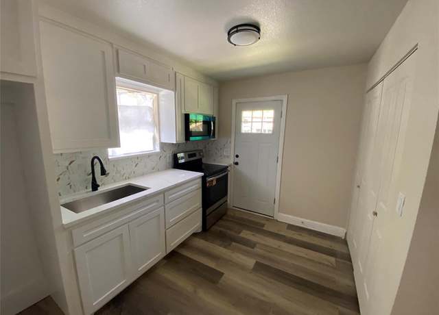 Property at 305 W 3rd St, Blooming Grove, TX 76626, 2 beds, 1 bath