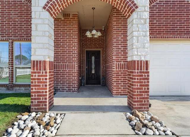 Property at 202 E Malloy Bridge Rd, Seagoville, TX 75159, 5 beds, 2.5 baths