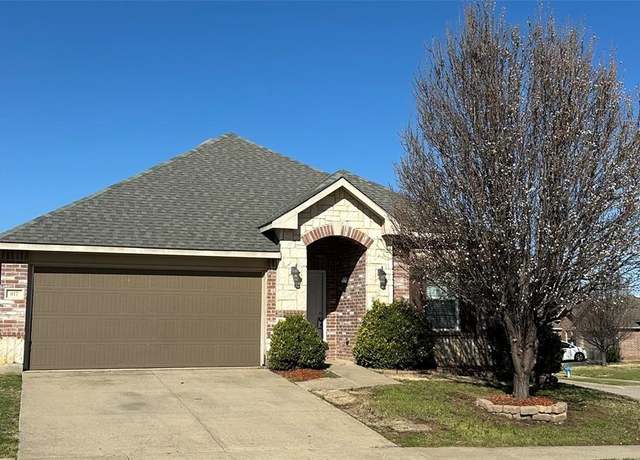 Property at 817 Lark Dr, Aubrey, TX 76227, 4 beds, 2 baths