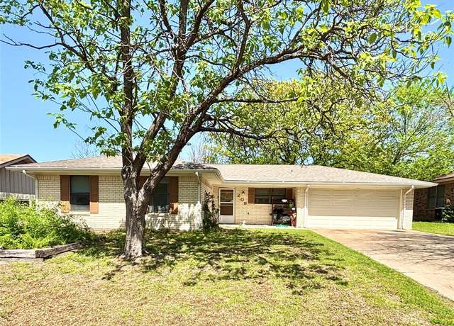 Property at 209 Moonlight Trl, Stephenville, TX 76401, 3 beds, 2 baths