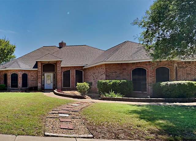 Property at 3016 Coventry Ln, Waxahachie, TX 75165, 3 beds, 2 baths