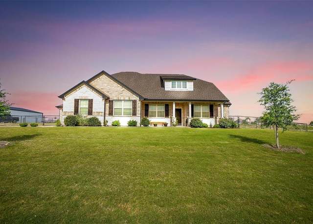 Property at 340 Sanger Dr, Springtown, TX 76082, 4 beds, 3 baths