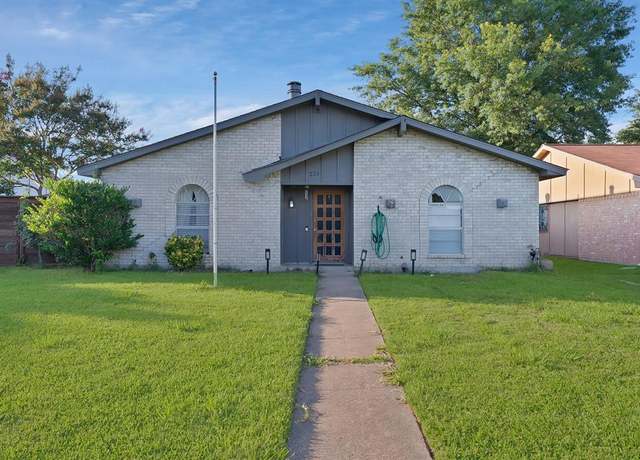Property at 221 Long Shadow Ln, Mesquite, TX 75149, 3 beds, 2 baths