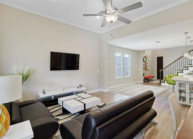 Property at 262 Jones St, Irving, TX 75063, 4 beds, 3 baths