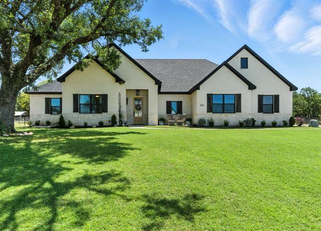 Property at 2016 Feather Ln, Weatherford, TX 76088, 4 beds, 2.5 baths